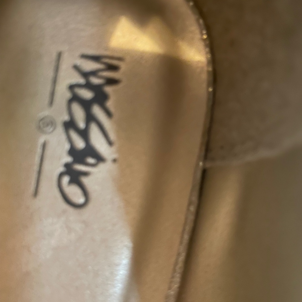 Mossimo Supply Co. Cream Casual Shoes